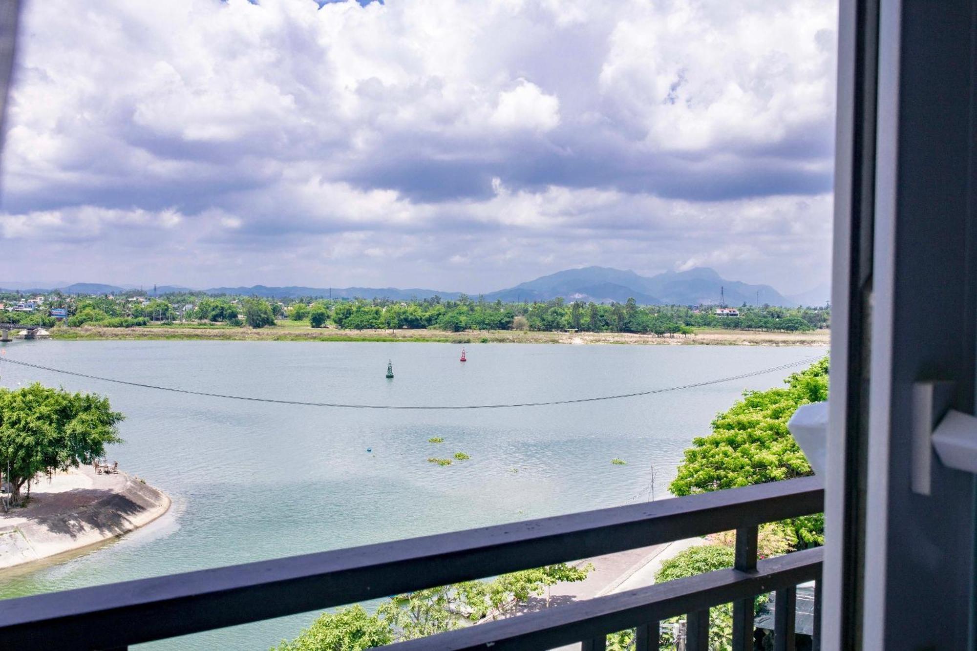 Royal Riverside Hoi An Hotel & Spa Exterior foto