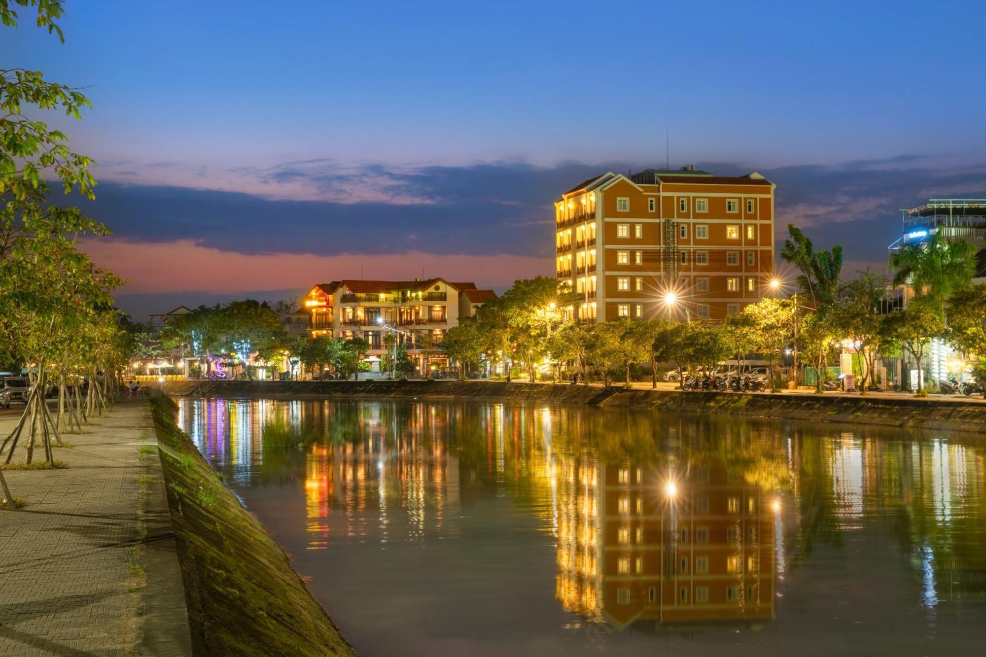 Royal Riverside Hoi An Hotel & Spa Exterior foto